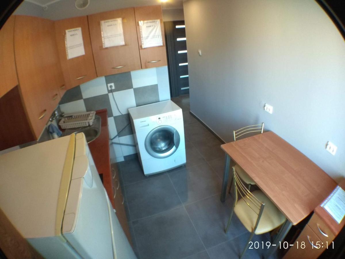 2120 Przyjazni 4 - Tanie Pokoje - Samodzielne Zameldowanie - Self Check In Poznań Exterior foto