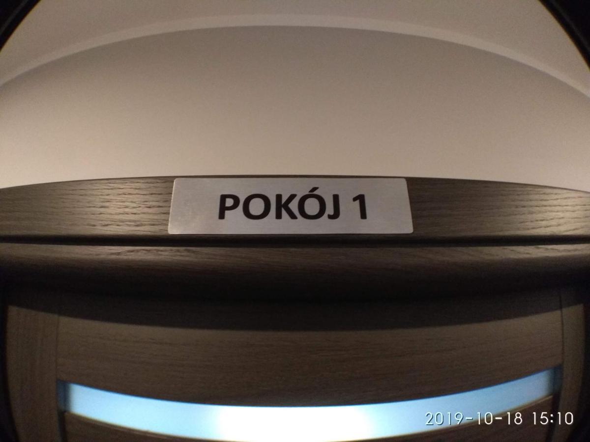 2120 Przyjazni 4 - Tanie Pokoje - Samodzielne Zameldowanie - Self Check In Poznań Exterior foto