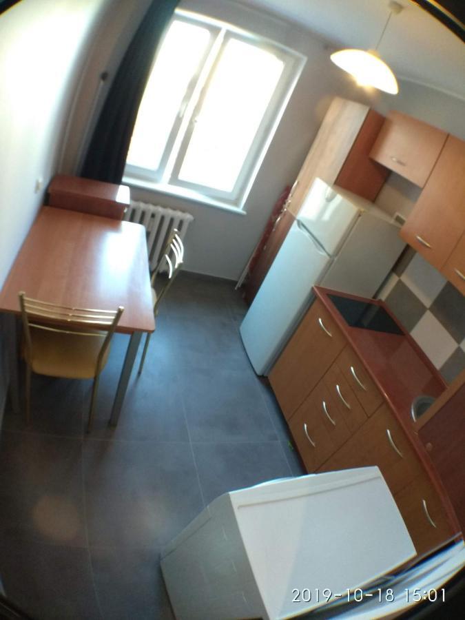 2120 Przyjazni 4 - Tanie Pokoje - Samodzielne Zameldowanie - Self Check In Poznań Exterior foto