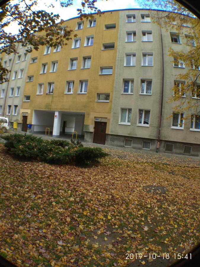 2120 Przyjazni 4 - Tanie Pokoje - Samodzielne Zameldowanie - Self Check In Poznań Exterior foto