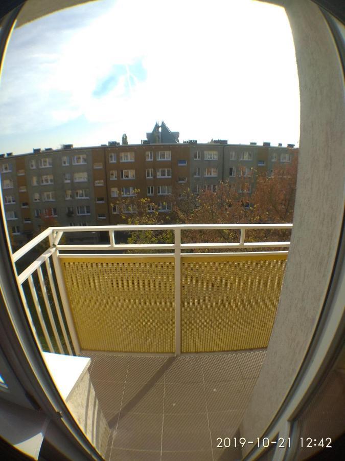 2120 Przyjazni 4 - Tanie Pokoje - Samodzielne Zameldowanie - Self Check In Poznań Exterior foto