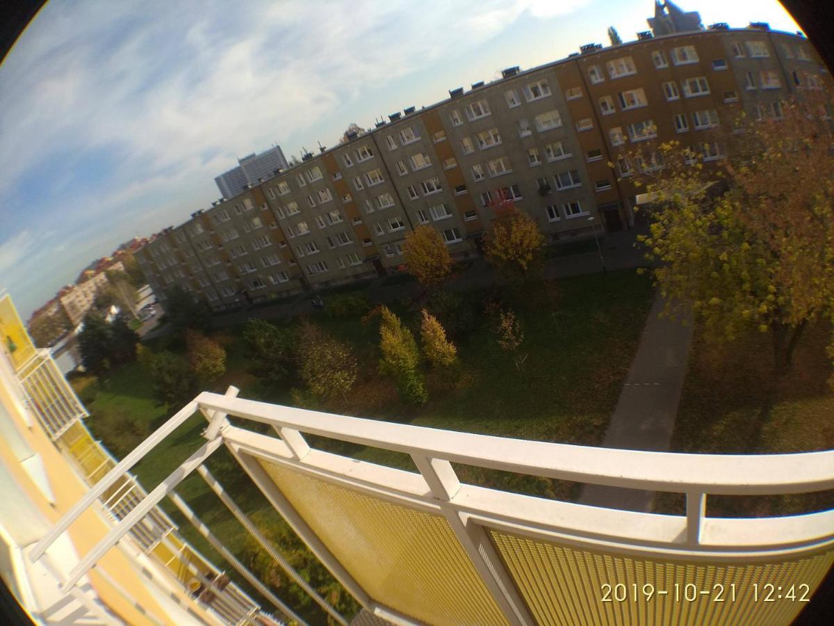 2120 Przyjazni 4 - Tanie Pokoje - Samodzielne Zameldowanie - Self Check In Poznań Exterior foto